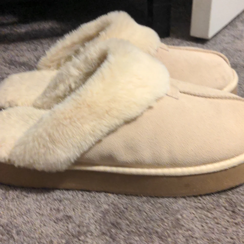 Slippers - Picture 3 of 3
